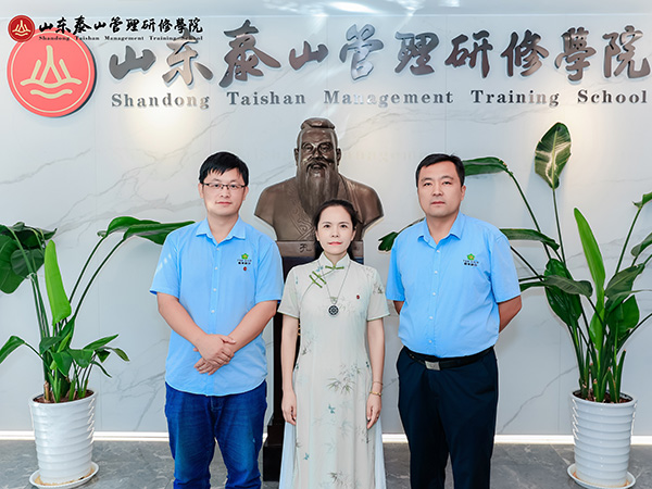 雪萊糧倉組織管理層參加山東泰山管理研修學(xué)院的管理培訓(xùn)會(huì)